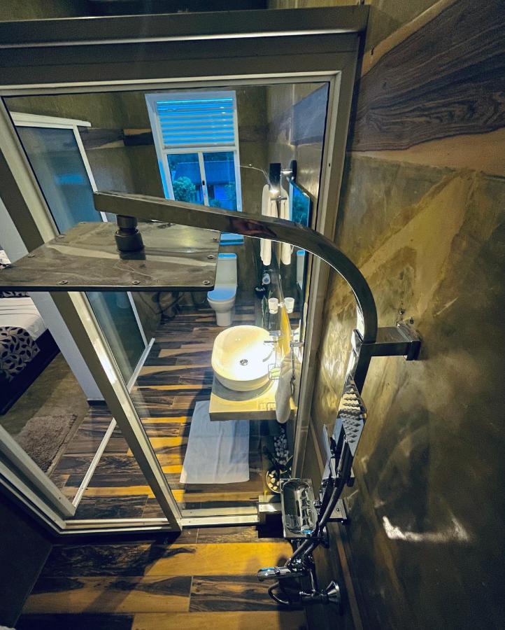 8 Plus Luxury Apartments Негомбо Екстериор снимка