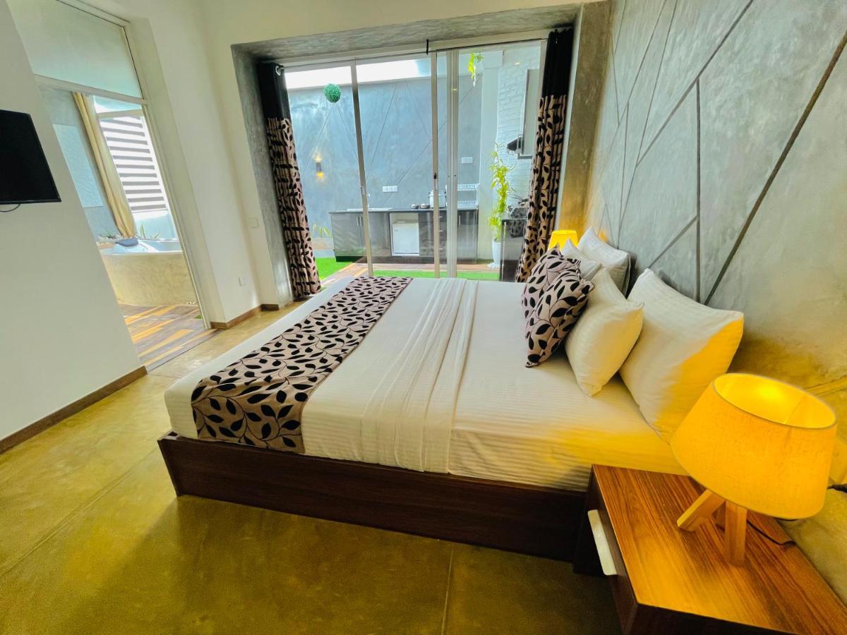 8 Plus Luxury Apartments Негомбо Екстериор снимка