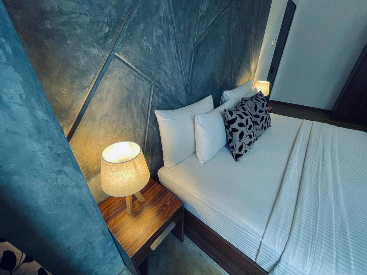 8 Plus Luxury Apartments Негомбо Екстериор снимка