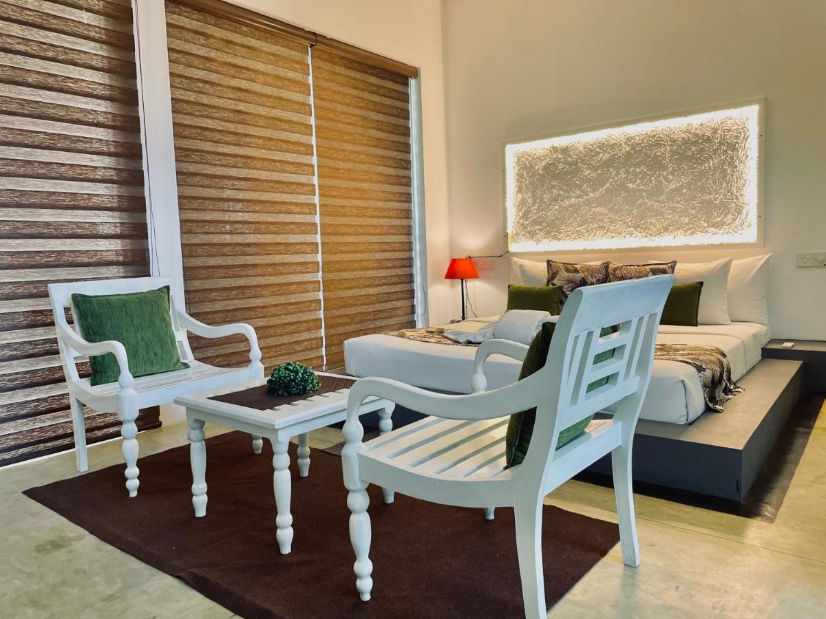 8 Plus Luxury Apartments Негомбо Екстериор снимка