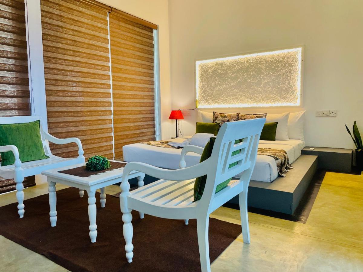 8 Plus Luxury Apartments Негомбо Екстериор снимка