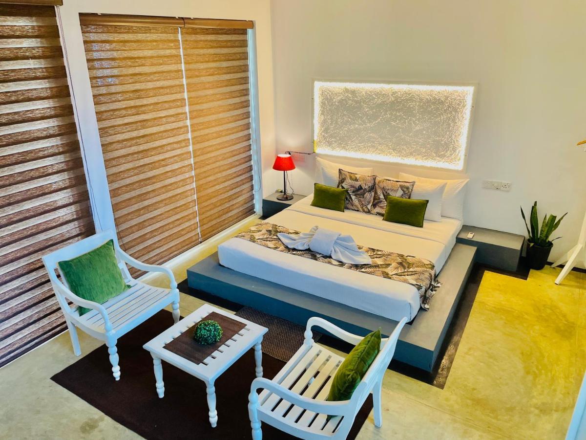 8 Plus Luxury Apartments Негомбо Екстериор снимка