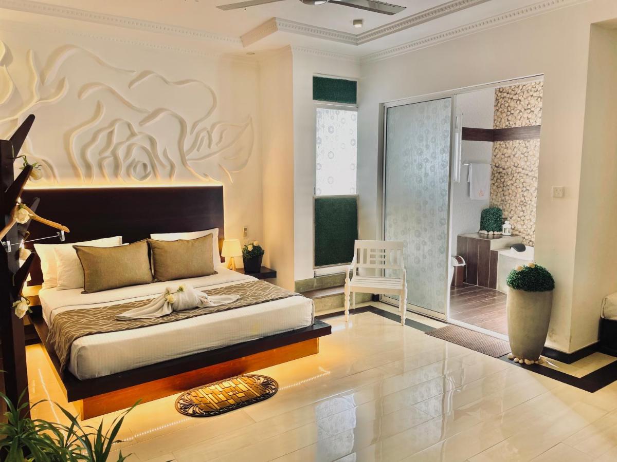 8 Plus Luxury Apartments Негомбо Екстериор снимка