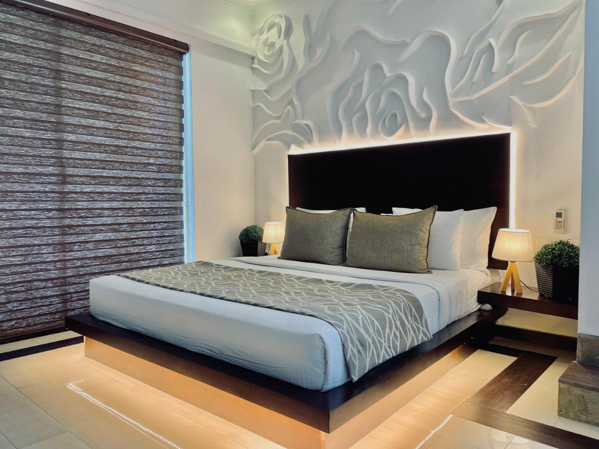 8 Plus Luxury Apartments Негомбо Екстериор снимка