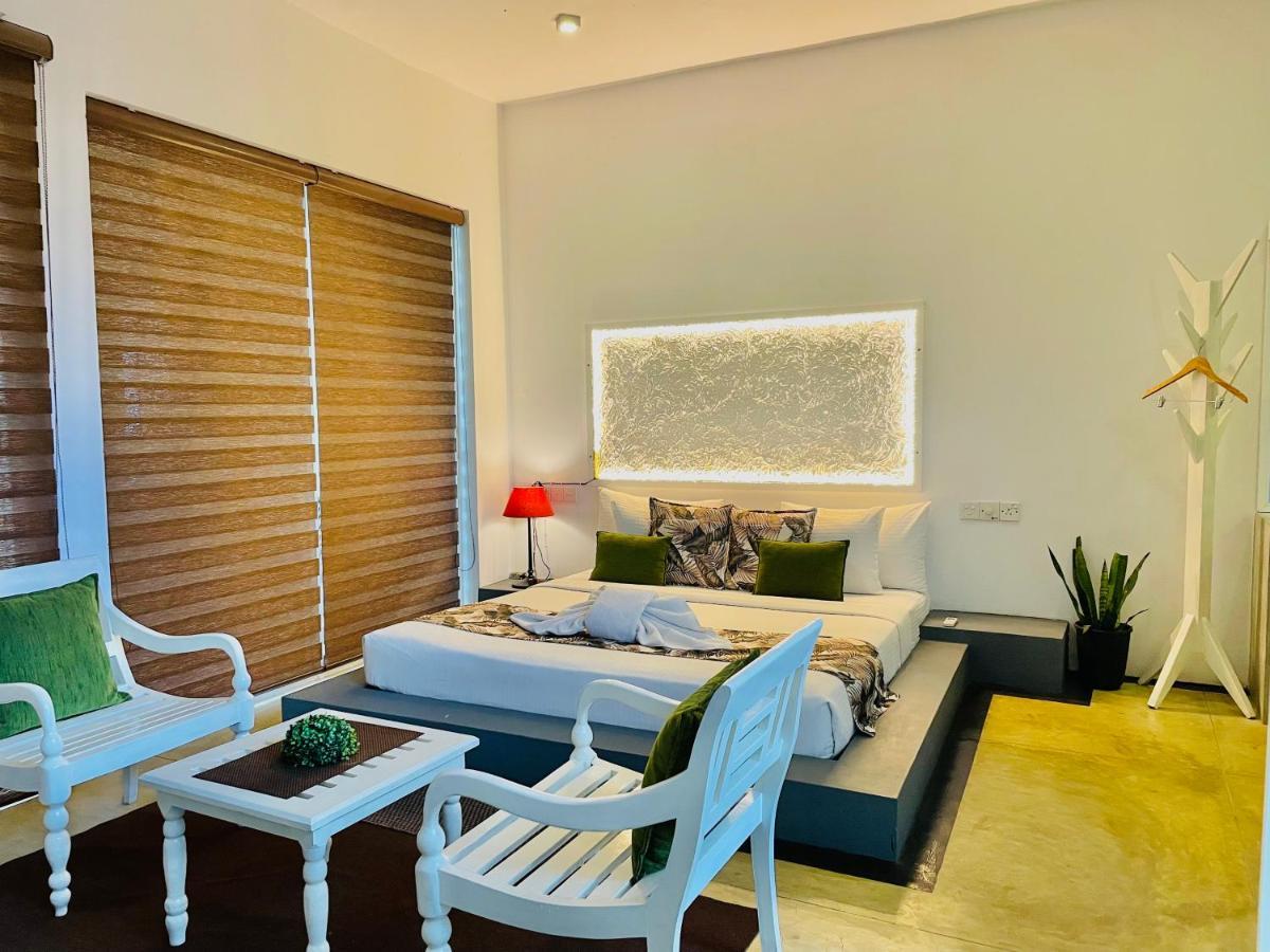 8 Plus Luxury Apartments Негомбо Екстериор снимка