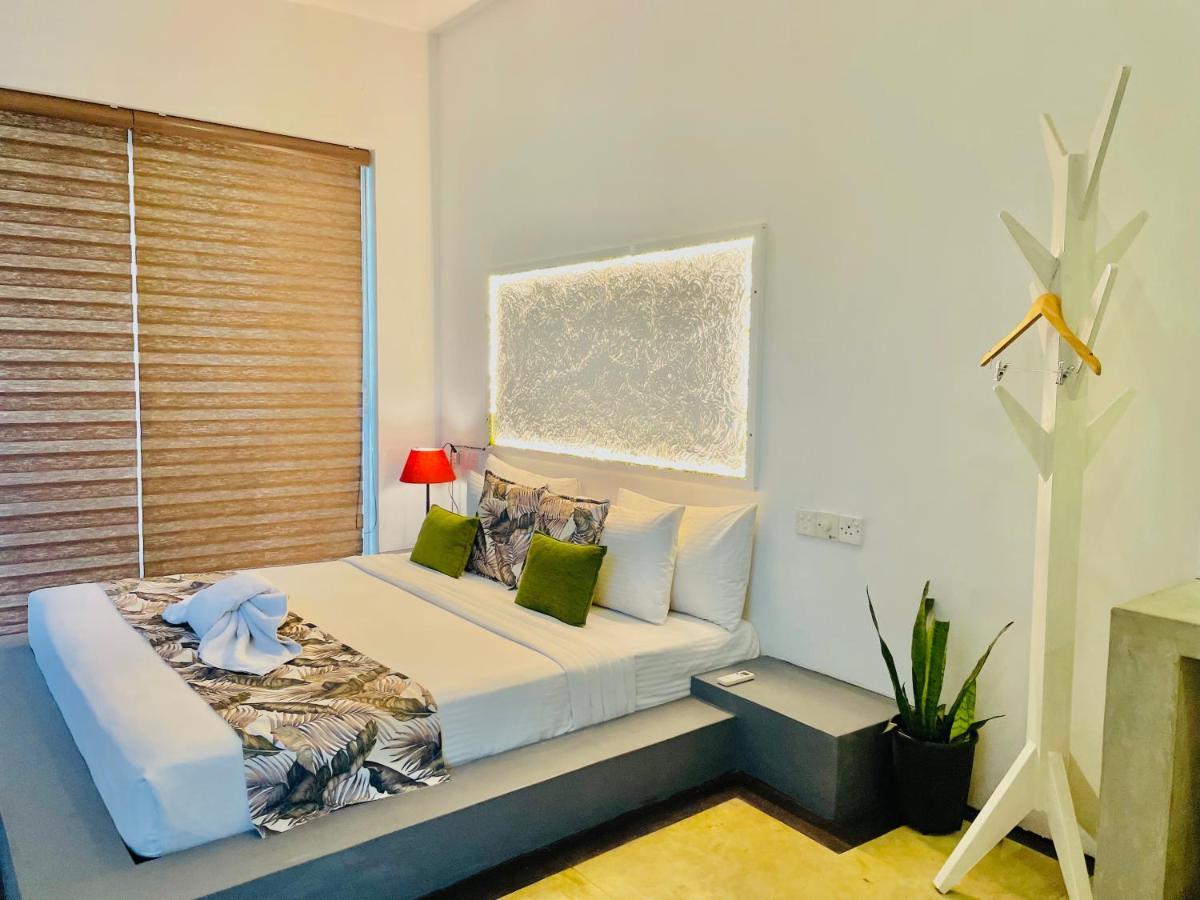 8 Plus Luxury Apartments Негомбо Екстериор снимка