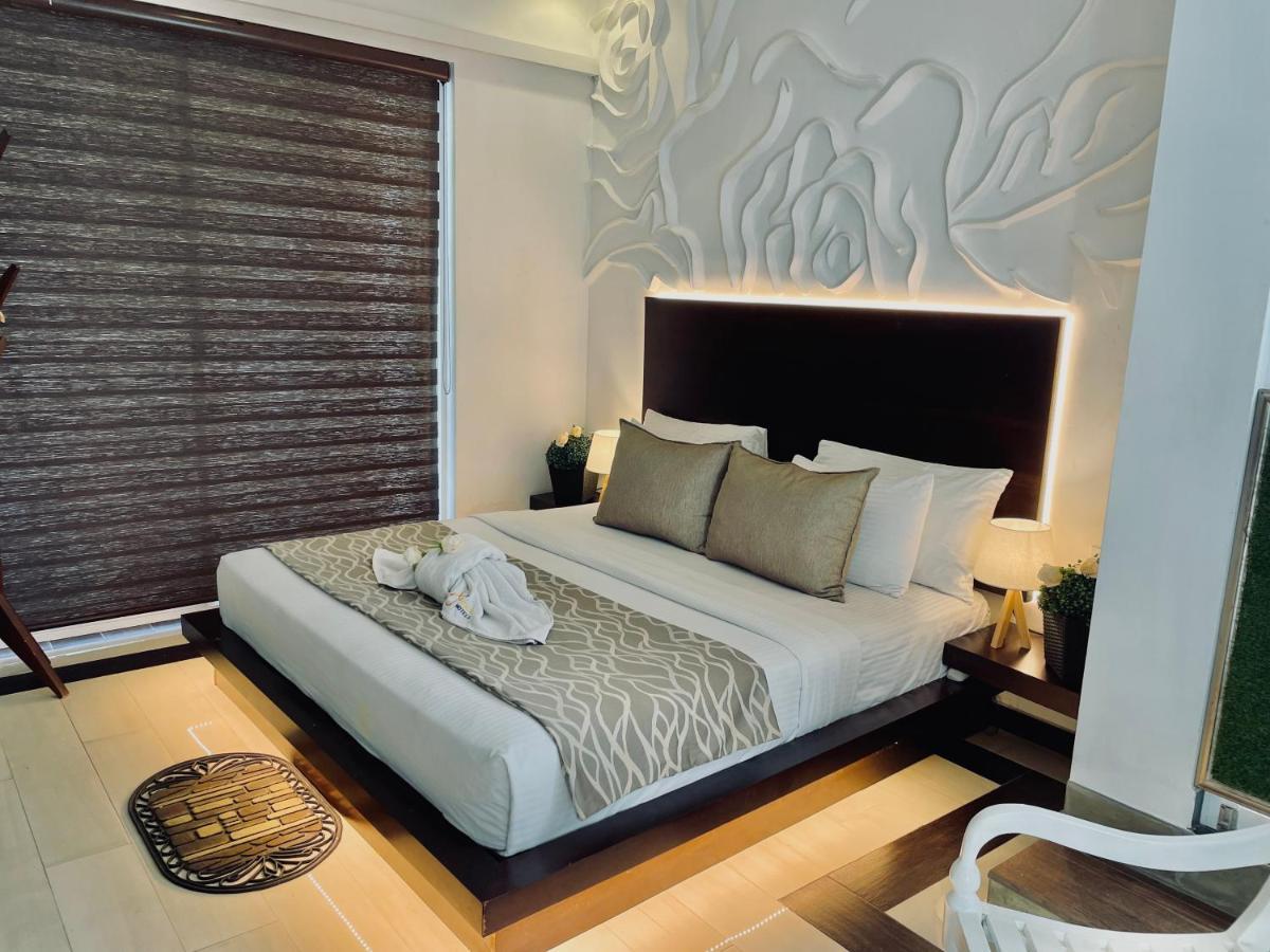 8 Plus Luxury Apartments Негомбо Екстериор снимка