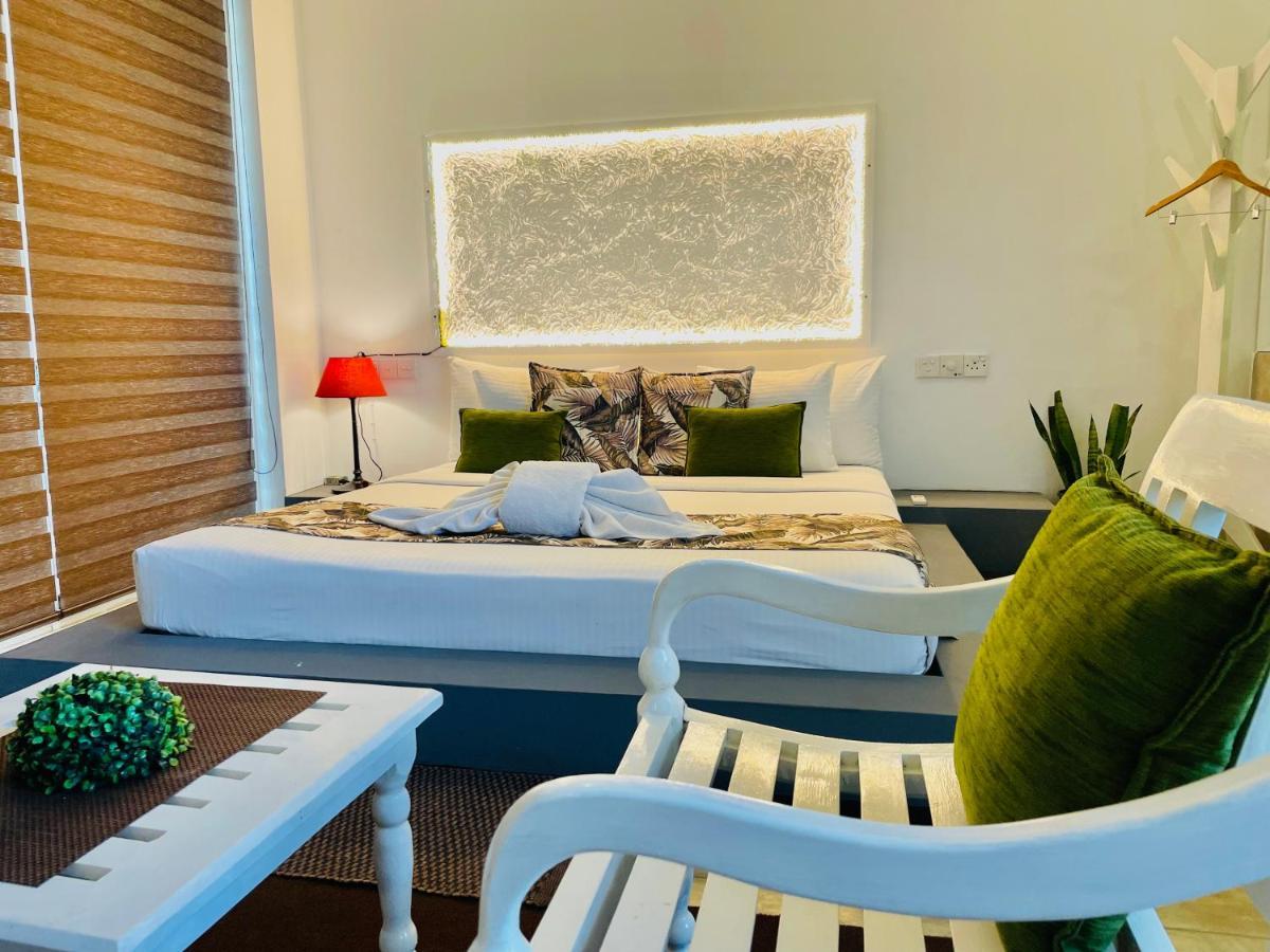8 Plus Luxury Apartments Негомбо Екстериор снимка