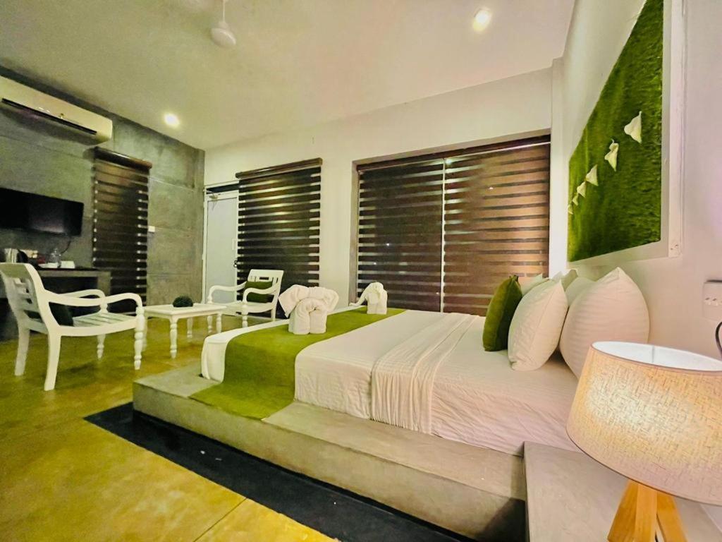 8 Plus Luxury Apartments Негомбо Екстериор снимка