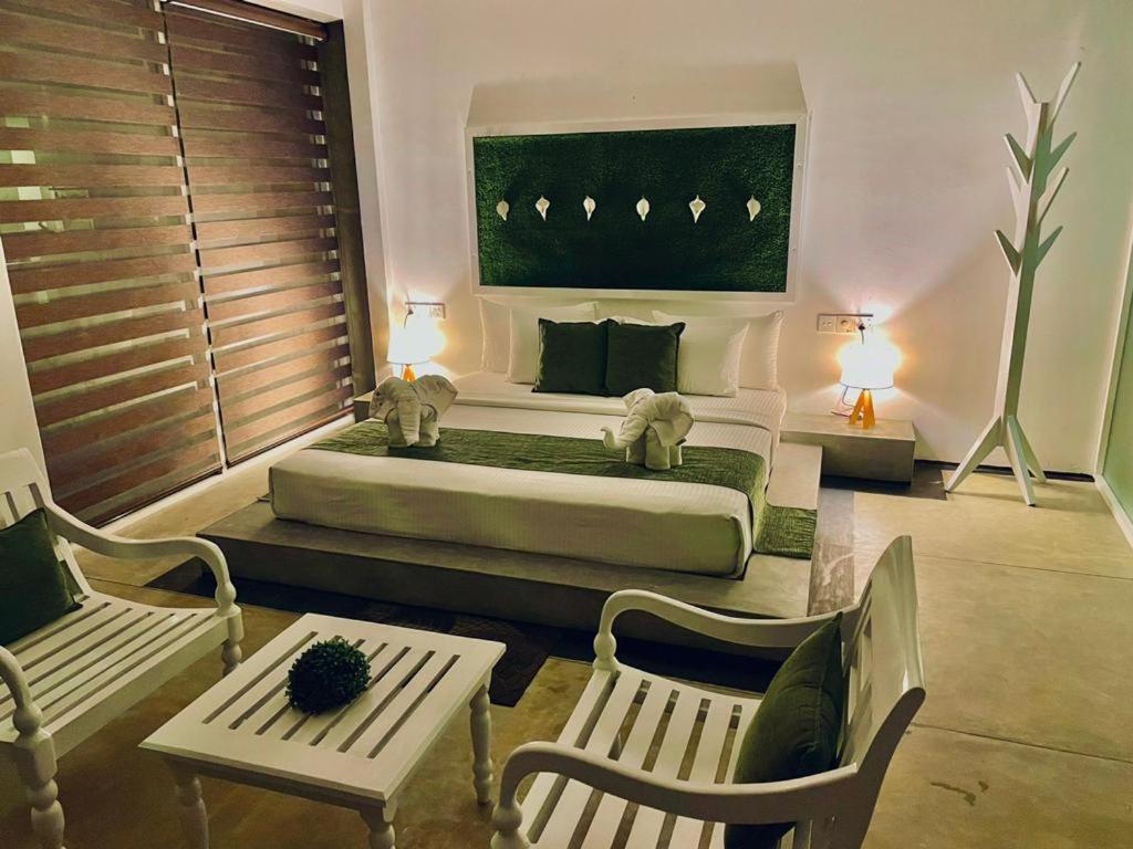 8 Plus Luxury Apartments Негомбо Екстериор снимка
