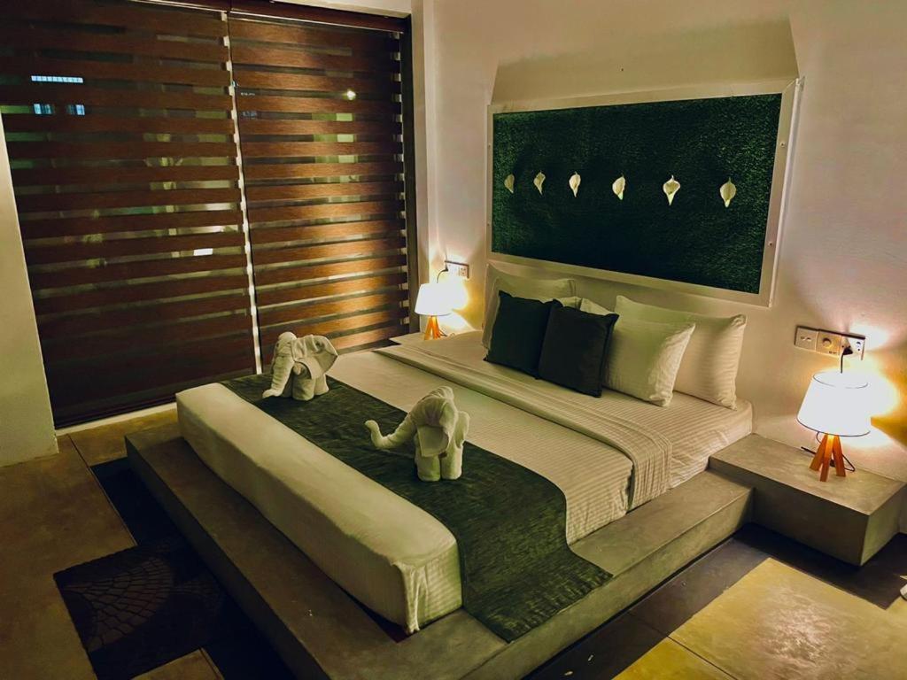 8 Plus Luxury Apartments Негомбо Екстериор снимка