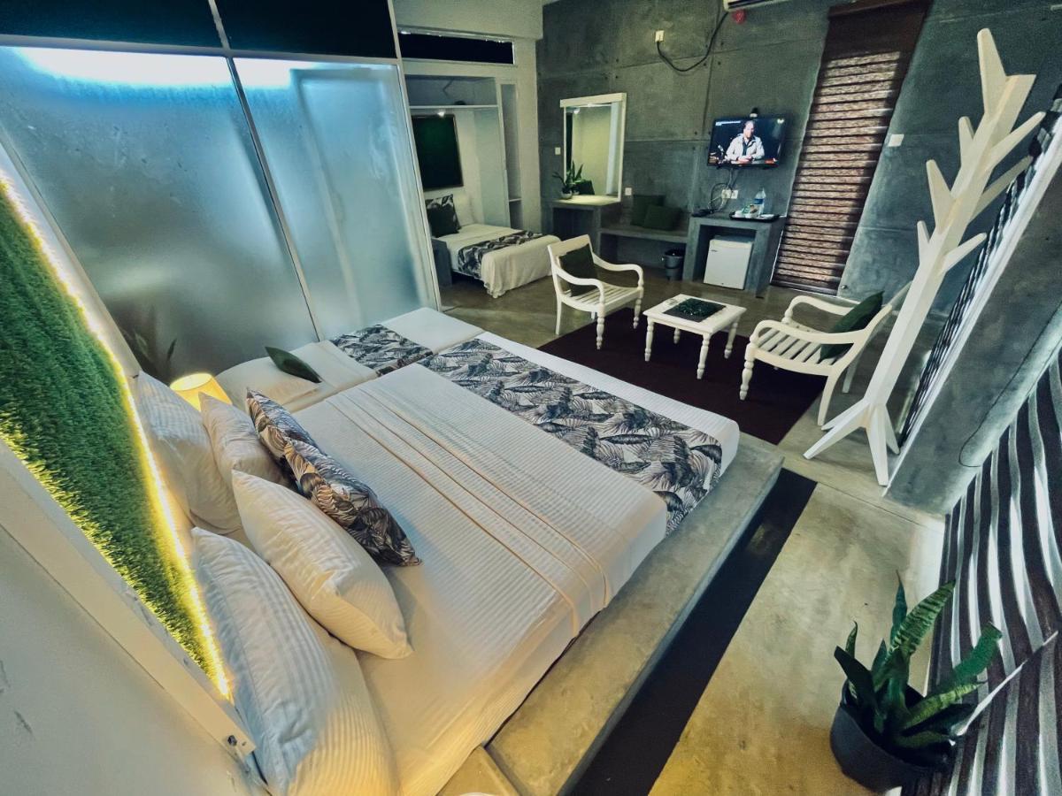 8 Plus Luxury Apartments Негомбо Екстериор снимка