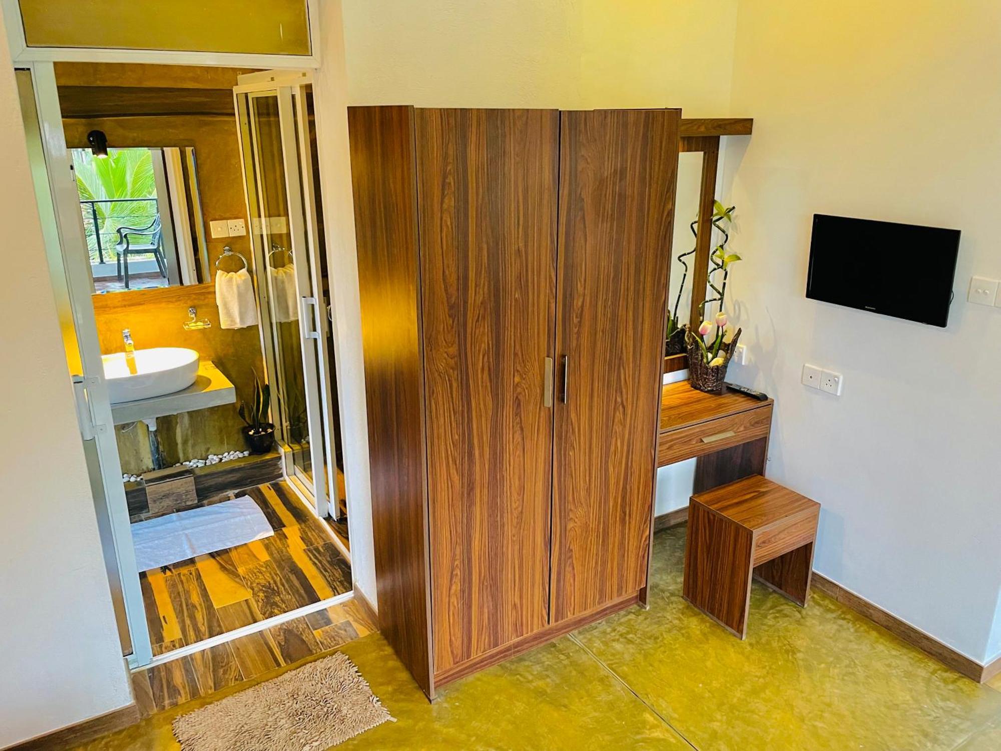 8 Plus Luxury Apartments Негомбо Екстериор снимка