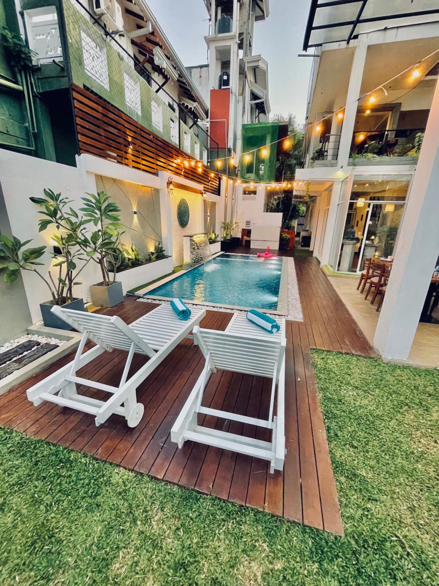 8 Plus Luxury Apartments Негомбо Екстериор снимка